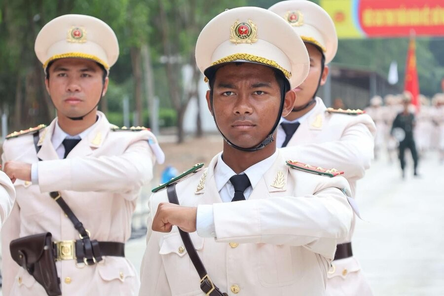 ro-lan-hung-1.jpg