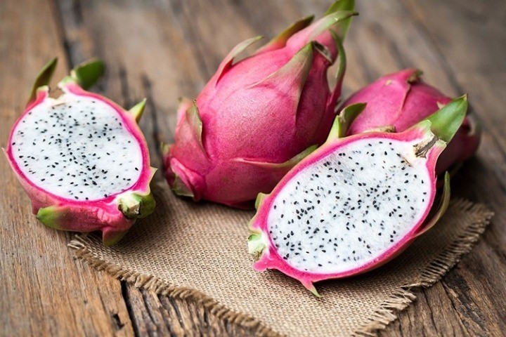 Thanh long là loại quả nhiệt đới giàu vitamin và chất chống oxy hóa, tốt cho hệ miễn dịch và tiêu hóa. thanh-long.jpg