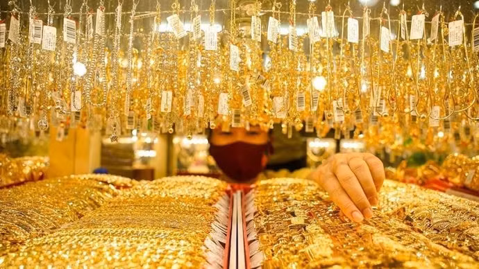 Vàng trong nước nhích nhẹ, vàng thế giới tăng mạnh