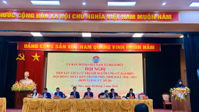 Quang cảnh buổi tiếp xúc cử tri tại xã Hoài Đức