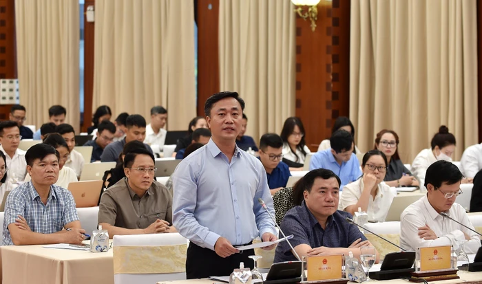Thứ trưởng Bộ Xây dựng Nguyễn Việt Hùng phát biểu tại họp báo Chính phủ
