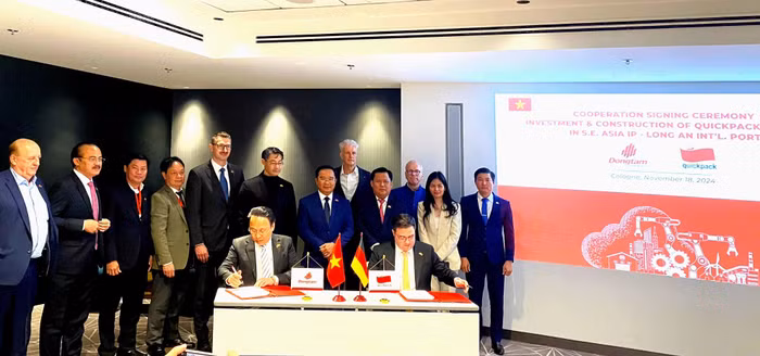 Toàn cảnh lễ ký kết