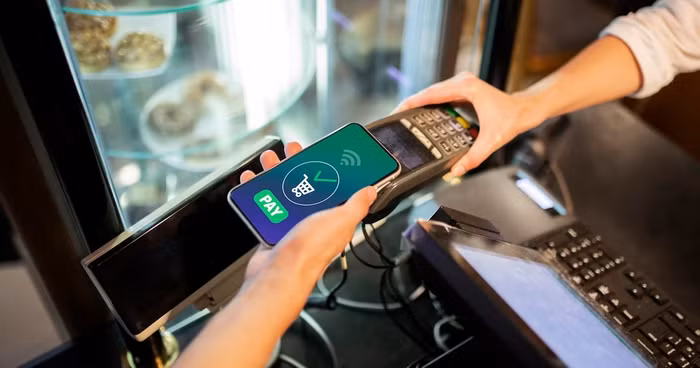 Chính phủ yêu cầu thúc đẩy thanh toán không dùng tiền mặt, xử lý nghiêm hành vi trốn thuế