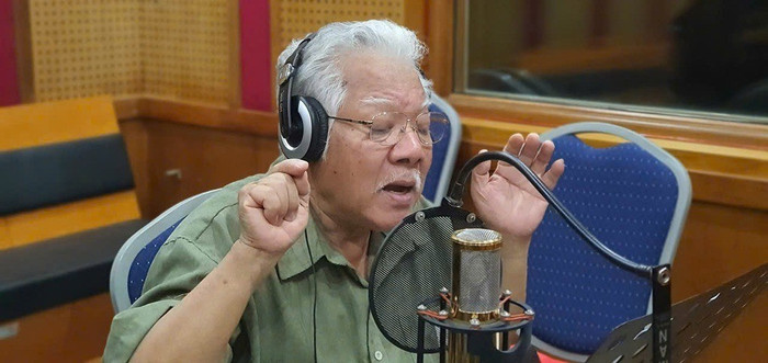 "Giọng đọc huyền thoại" NSND Lê Chức: Từng làm Giám đốc Nhà hát, là cậu ruột của hai mỹ nhân nổi tiếng Lê Vân, Lê Khanh