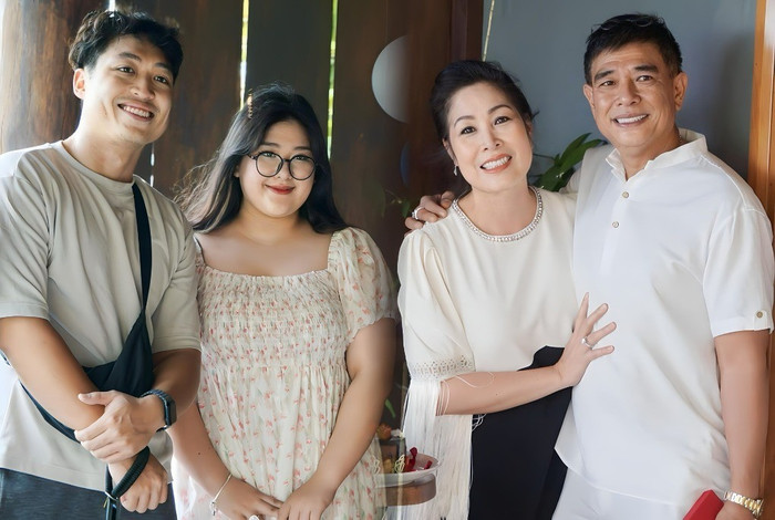 NSND Hồng Vân viên mãn ở tuổi U60, hạnh phúc bên lãng tử Lê Tuấn Anh