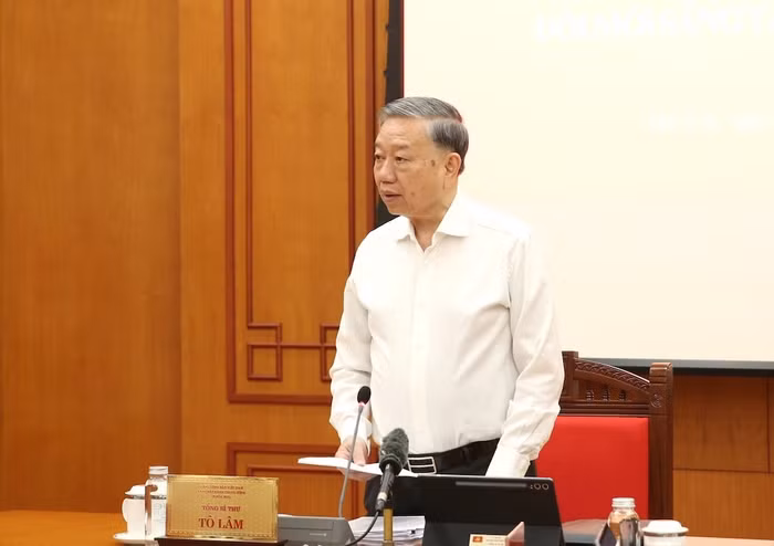 Tổng Bí thư yêu cầu tại cuộc họp này cần thẳng thắn đi vào những vấn đề tồn tại, hạn chế, những điểm nghẽn cần tập trung tháo gỡ