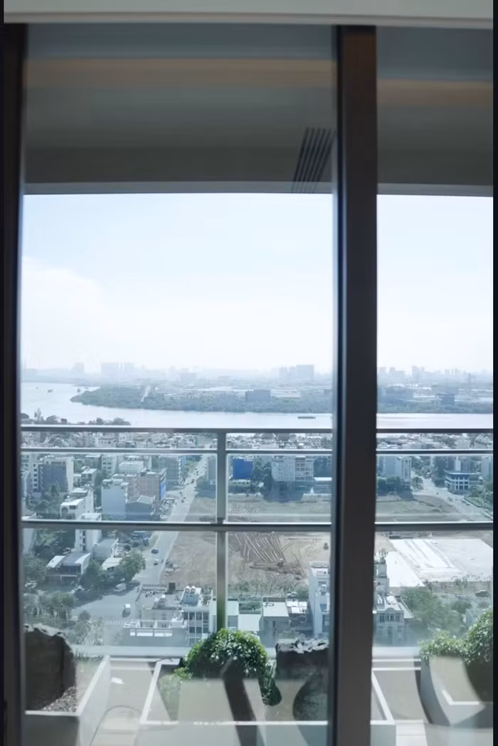 : "Mình nằm ở đây, ngửa mặt ra thế giới", Trấn Thành hào hứng chia sẻ về cảm giác vừa ngâm mình thư giãn vừa ngắm nhìn view thành phố từ trên cao