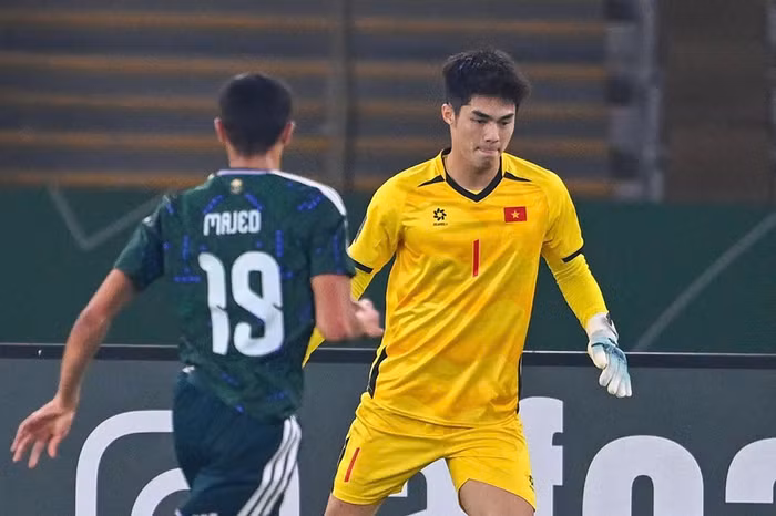 Vẻ đẹp nam thần của "người nhện" Trung Kiên U23 Việt Nam