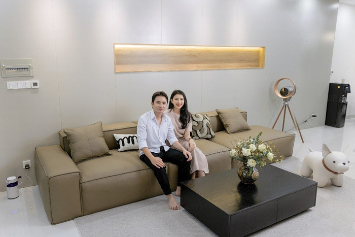 Ở tuổi 35, Phan Mạnh Quỳnh khiến nhiều người không khỏi ngưỡng mộ khi sở hữu cuộc sống hôn nhân hạnh phúc, viên mãn bên bà xã Khánh Vy