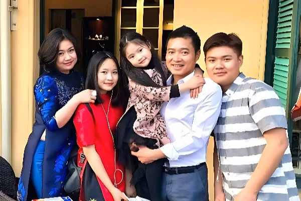 Cuộc sống viên mãn của danh thủ Nguyễn Hồng Sơn ở tuổi 56