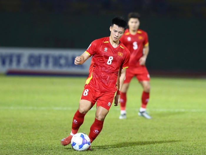 “Gà son” Thanh Nhàn và cuộc hôn nhân hạnh phúc bên vợ hot girl 