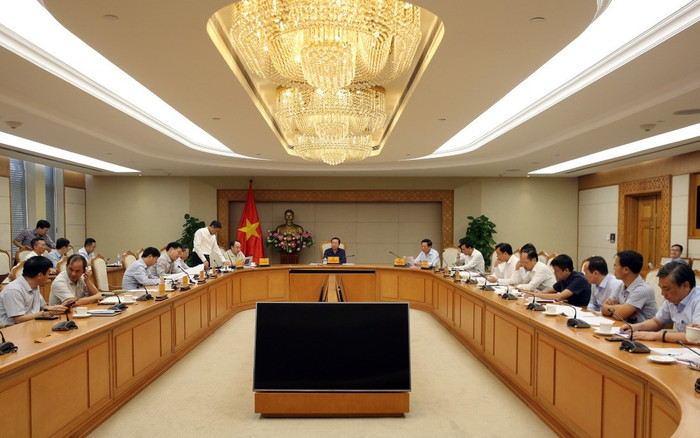 Phó Thủ tướng Trần Hồng Hà chủ trì cuộc họp nghe báo cáo về ban hành quy chuẩn, tiêu chuẩn và các nội dung liên quan đến dự án đường sắt tốc độ cao trên trục Bắc - Nam