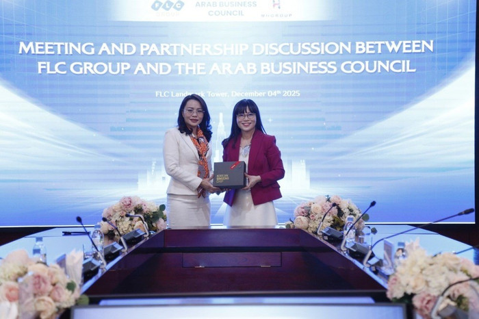 "Nữ tướng" FLC Hương Trần Kiều Dung của ông Trịnh Văn Quyết bất ngờ tái xuất