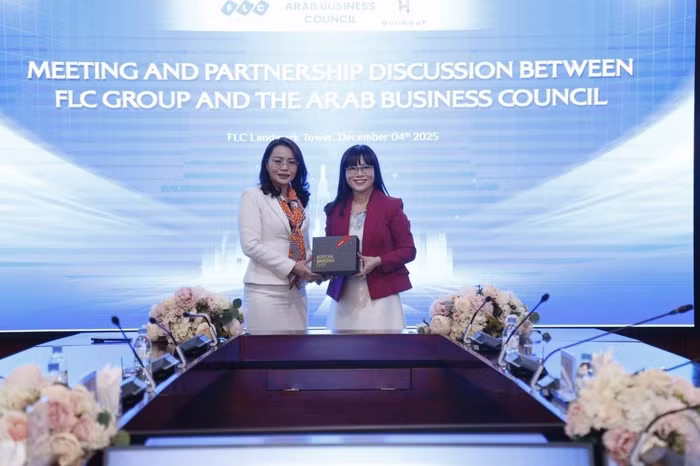 "Nữ tướng" FLC Hương Trần Kiều Dung của ông Trịnh Văn Quyết bất ngờ tái xuất