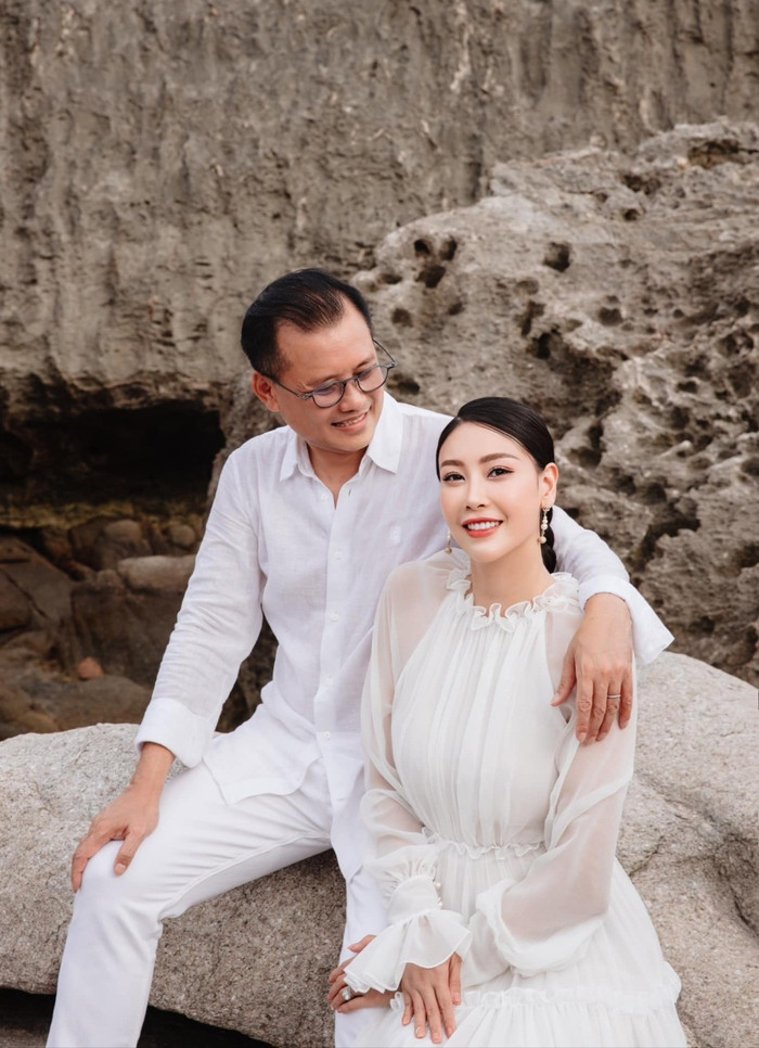 Hà Kiều Anh cùng ông xã 8960746n-1680770164696822179535-4947.jpg
