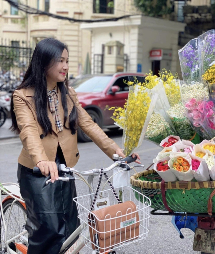 Trên phim có thể xuất hiện với những diện mạo khác nhau nhưng ngoài đời, nữ nghệ sĩ vẫn vô cùng xinh đẹp, mỗi lần xuất hiện tại các sự kiện lớn thì đều khiến khán giả choáng ngợp với diện mạo của mình nsnd-thu-ha-nu-hoang-anh-lich-va-1.jpg