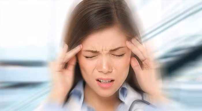 1 trong những dấu hiệu cảnh báo đột quỵ sắp xảy ra trước một tuần mà bạn cần ghi nhớ là tình trạng mất thăng bằng và chóng mặt