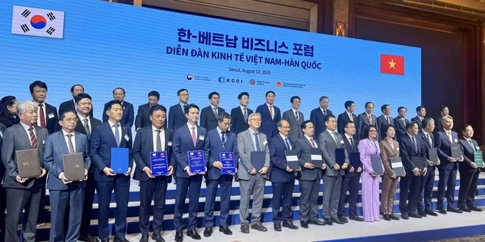 Tổng Bí thư Tô Lâm và Thủ tướng Hàn Quốc Kim Min Seok chứng kiến các đơn vị, doanh nghiệp trao thỏa thuận hợp tác