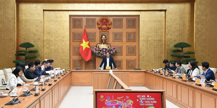 Phó Thủ tướng Bùi Thanh Sơn giao Bộ Công Thương chủ trì, phối hợp với các bộ, cơ quan, địa phương liên quan và Công ty Cổ phần Trung tâm Hội chợ Triển lãm Việt Nam rà soát, tổng hợp xây dựng Đề án tổ chức hội chợ Mùa Xuân 2026