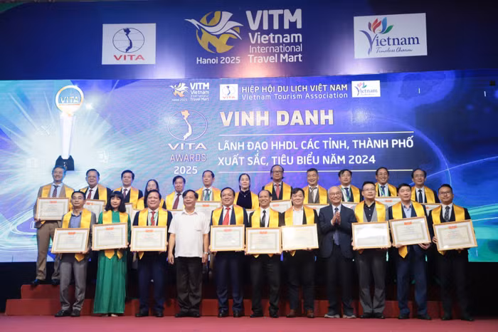 Ban tổ chức tôn vinh lãnh đạo Hiệp hội du lịch các tỉnh, thành phố xuất sắc, tiêu biểu năm 2024