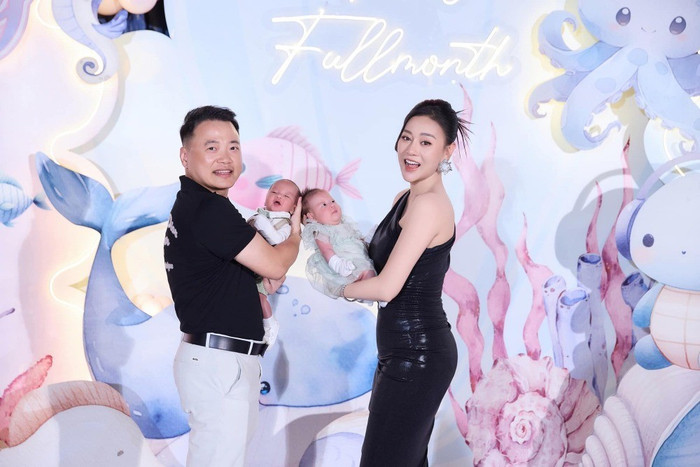 Năm 2024, vợ chồng Phương Oanh - Shark Bình chào đón cặp song sinh Jimmy và Jenny. Hai bé được nhận xét thừa hưởng nhiều nét giống bố, từ ngoại hình đến biểu cảm. Trước đó, Shark Bình đã có hai con riêng từ cuộc hôn nhân trước, tên là Jin và Mây 44850391280401833660426463101069-8083.jpg