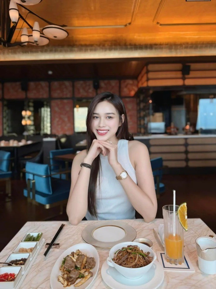 Với nền tảng tài chính vững chắc và những bước đi chiến lược trong sự nghiệp, Đỗ Thị Hà đang ngày càng khẳng định vị thế của mình. Không chỉ dừng lại ở danh hiệu hoa hậu, cô đang từng bước xây dựng một hình ảnh đa năng - một người đẹp có sức ảnh hưởng không chỉ trong lĩnh vực thời trang, giải trí mà còn ở lĩnh vực kinh doanh và cộng đồng 8-507.jpg