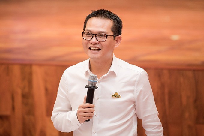 NSND Trung Hiếu được mệnh danh là nam nghệ sĩ kín tiếng bậc nhất làng kịch nói riêng và giới nghệ sĩ miền Bắc NSND Trung Hiếu được mệnh danh là nam nghệ sĩ kín tiếng bậc nhất làng kịch nói riêng và giới nghệ sĩ miền Bắc