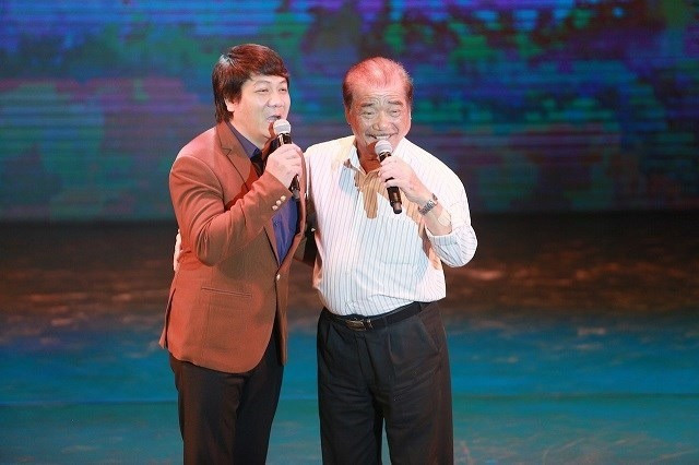 NSND Trần Hiếu song ca cùng người học trò Quốc Hưng trong chương trình "Tình thầy trò" năm 2016 img-4594-vacr.jpg