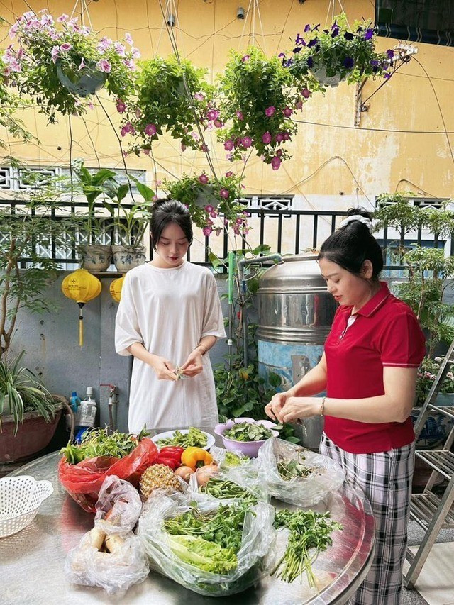 hoa-hau-viet-nam-thanh-thuy-02-1.jpg