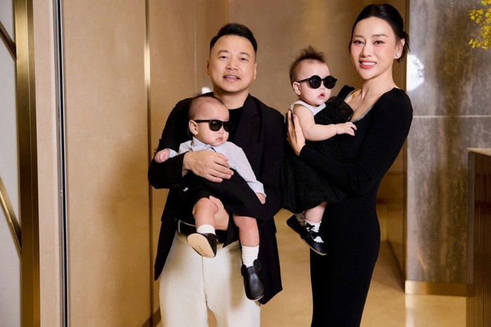 Dù quản lý một hệ sinh thái với hàng chục công ty, Shark Bình vẫn luôn sắp xếp thời gian để cùng vợ tham gia giáo dục và rèn luyện kỹ năng cho các con. Bà xã của anh cũng cho biết, anh rất khéo léo trong việc chăm con, từ pha sữa, cho ăn đến ru ngủ z6144554000441-483f741fad9a2a0ca-7101.jpg
