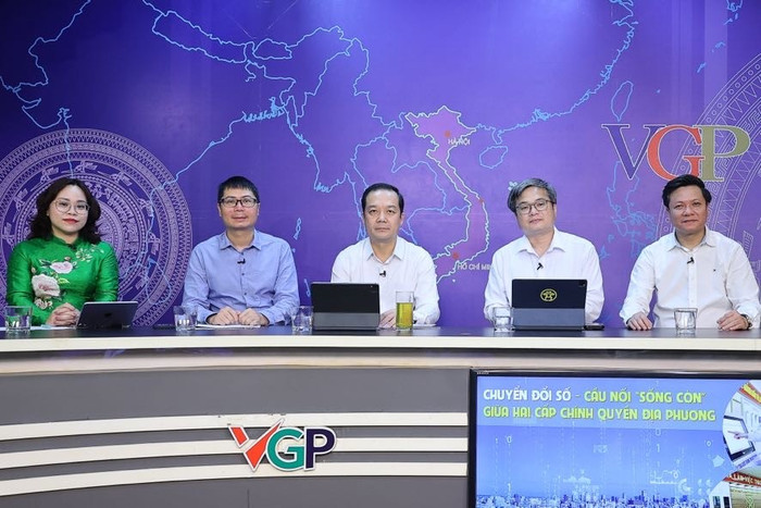 Tọa đàm "Chuyển đổi số - Cầu nối "sống còn" giữa hai cấp chính quyền địa phương"