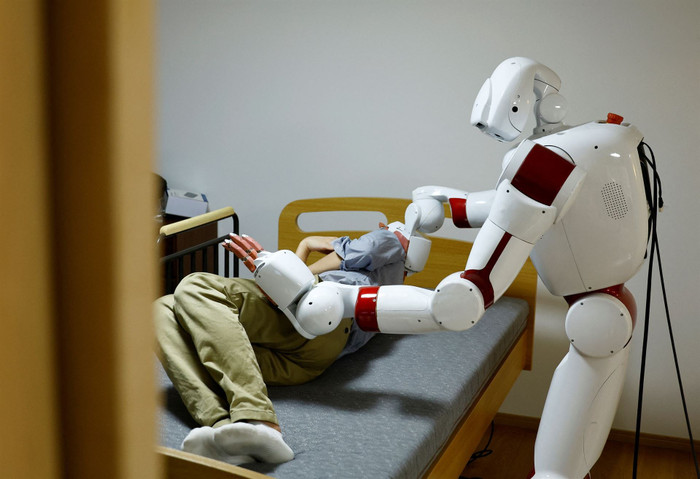 Robot AIREC chăm sóc người bệnh Robot AIREC chăm sóc người bệnh
