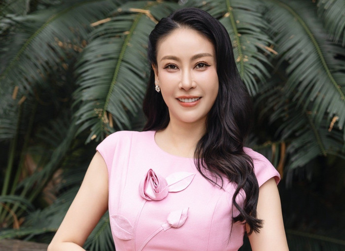 Hà Kiều Anh gây ấn tượng bởi nhan sắc trẻ trung dù gần chạm ngưỡng 50 tuổi