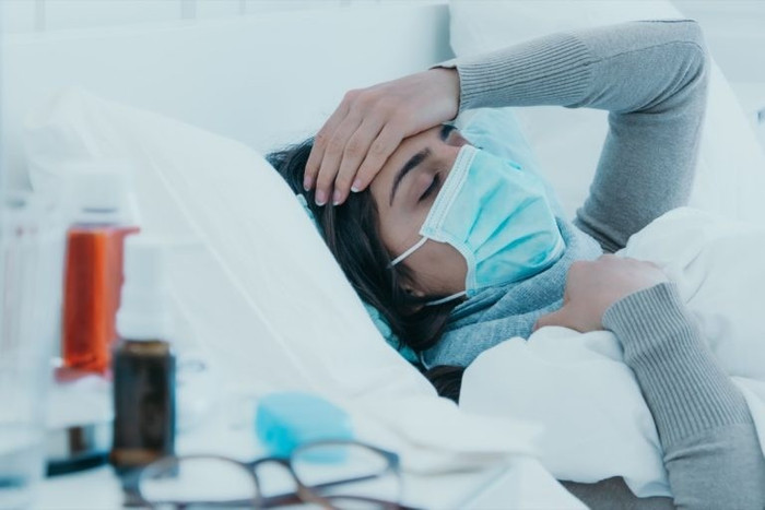 Người dân cần gia tăng các biện pháp phòng ngừa Covid-19 cơ bản như đeo khẩu trang khi đến nơi công cộng, tích cực rửa tay… 