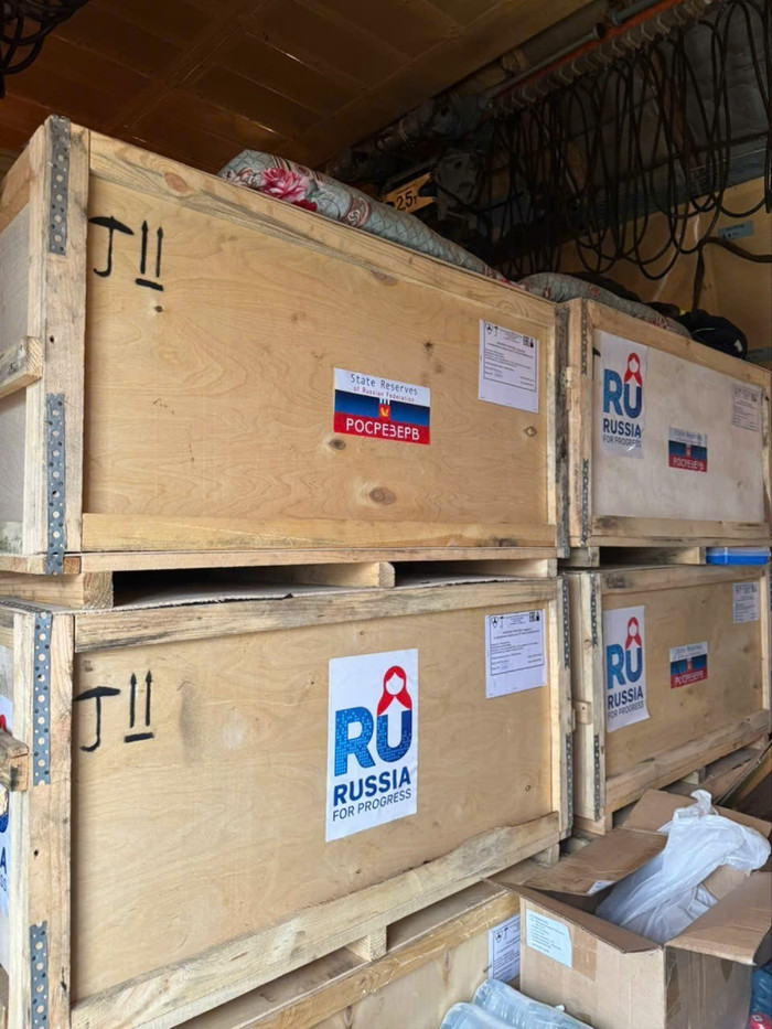 Lô hàng viện trợ bao gồm lương thực, lều bạt, các nhu yếu phẩm và thuốc men