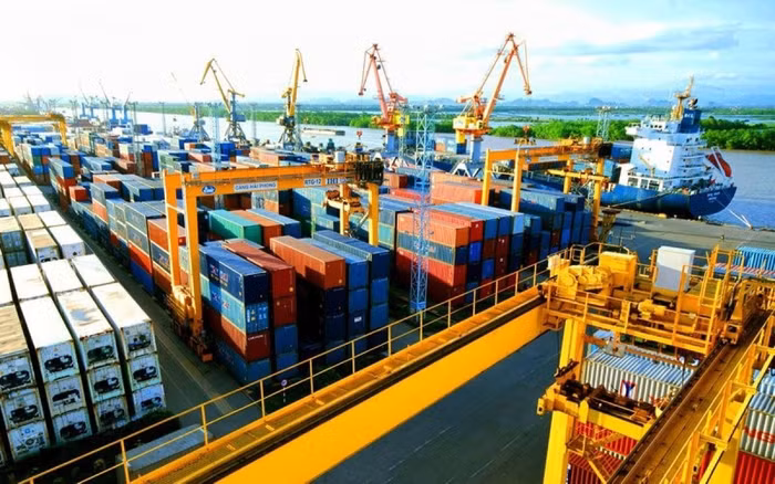 Thủ tướng yêu cầu xây dựng gói hỗ trợ doanh nghiệp trước thuế đối ứng của Mỹ trong tháng 11/2025