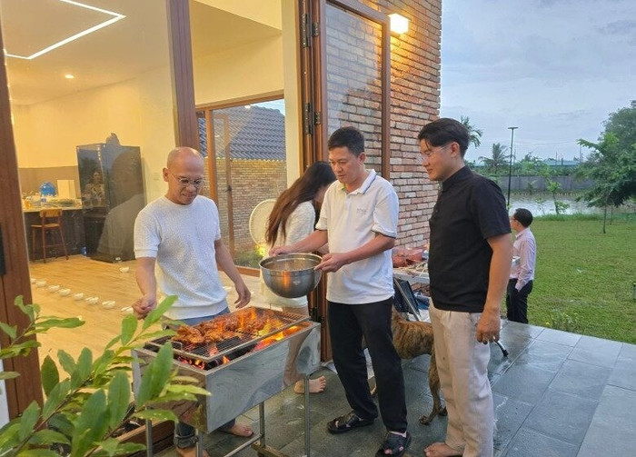 nam-nsnd-la-thay-giao-cua-vo-ha-8.jpg