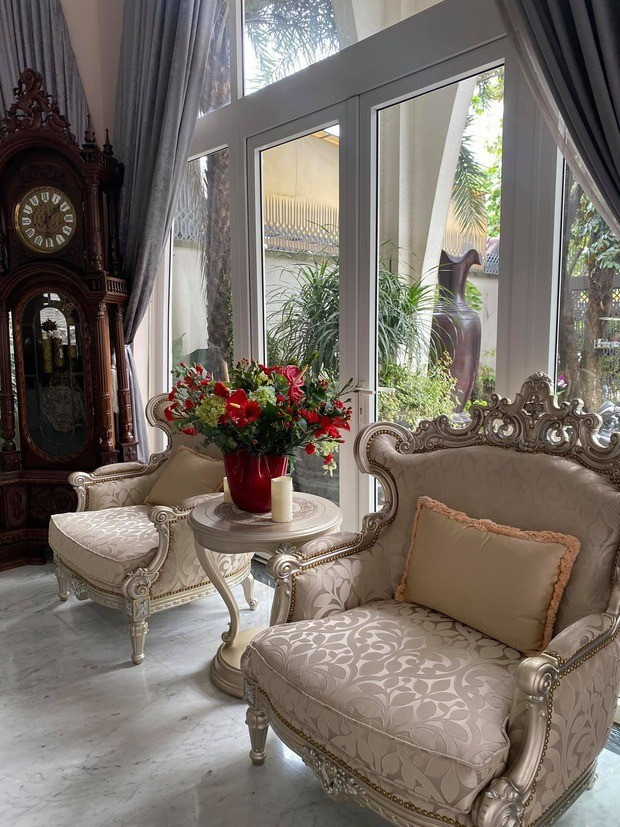 Một góc bên trong căn biệt thự được thiết kế như cung điện