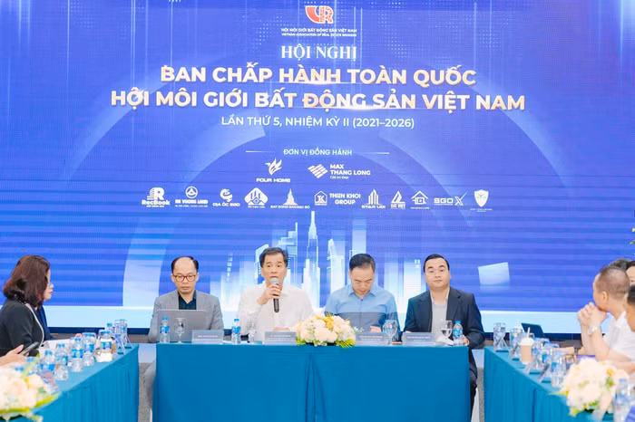Toàn cảnh hội thảo lấy ý kiến góp ý đối với Dự thảo “Bộ tiêu chuẩn hành nghề Môi giới Bất động sản Việt Nam – VREB”.