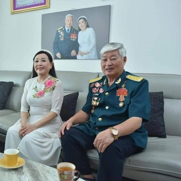 NSND Thu Hiền hạnh phúc bên người chồng của mình 81.jpg