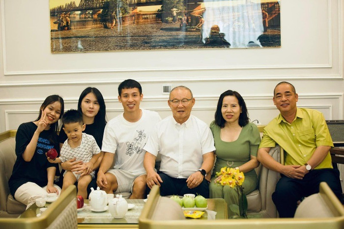 "Soi" bên trong căn biệt thự sang trọng của cầu thủ Hùng Dũng