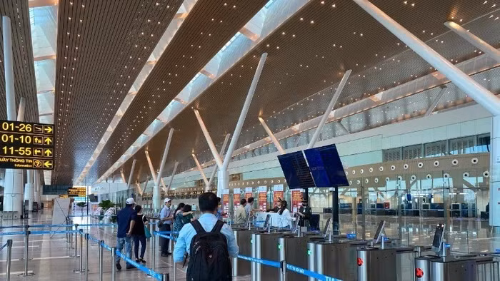 Hành khách làm thủ tục bay ở Nhà ga hành khách T3