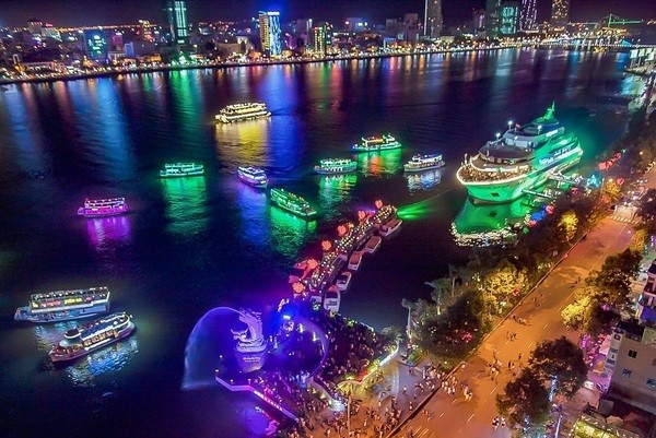 Vé xem pháo hoa trên du thuyền được đánh giá là khá cao du-thuyen-1.jpg