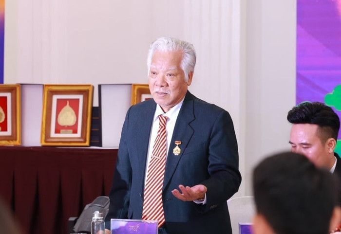 Ở tuổi 80, nam nghệ sĩ quan niệm mình làm nghệ thuật bằng hết sức lực, kiến thức và trách nhiệm, chưa bao giờ nghĩ đến đồng tiền nghe-si-nhan-dan-le-chuc-1723100.jpg