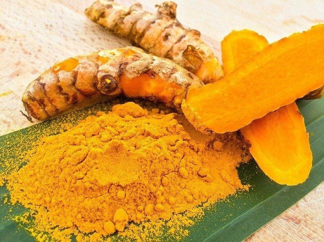 Nghệ giàu curcumin – một hoạt chất chống viêm, chống oxy hóa mạnh, giúp nâng cao đề kháng tự nhiên cu-nghe.jpg