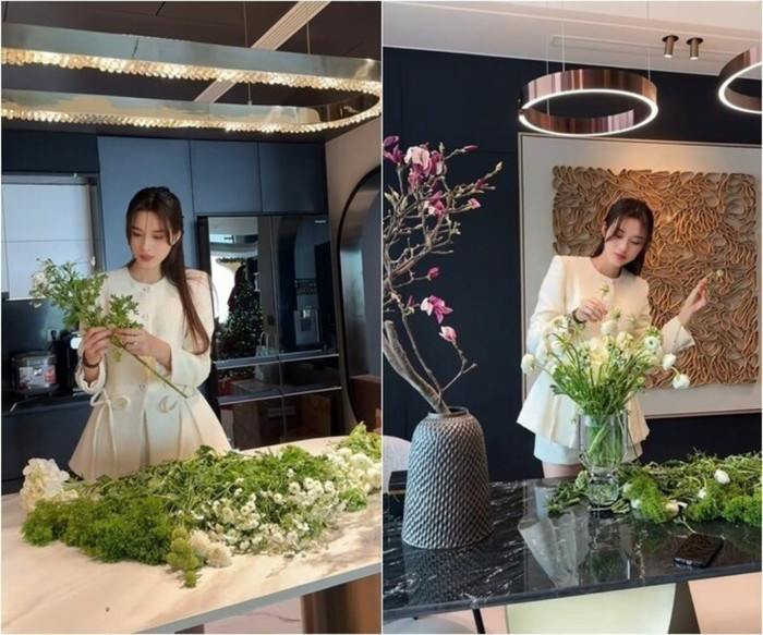 Khu vực bếp nổi bật với tông màu đen chủ đạo, kết hợp hài hòa cùng các mảng trắng tinh tế, tạo nên tổng thể tối giản nhưng không kém phần sang trọng. Mặt bếp và tường được ốp đá vân mây, vừa mang lại cảm giác sạch sẽ, vừa tăng thêm vẻ hiện đại. Hệ thống đèn LED âm trần khéo léo chiếu sáng, khiến không gian luôn rạng rỡ và ấm cúng. Ở phía sau, một bức tường được trang trí bằng tác phẩm nghệ thuật làm từ gỗ, với những đường nét uốn lượn cầu kỳ, góp phần tạo chiều sâu và tạo điểm nhấn Khu vực bếp nổi bật với tông màu đen chủ đạo, kết hợp hài hòa cùng các mảng trắng tinh tế, tạo nên tổng thể tối giản nhưng không kém phần sang trọng. Mặt bếp và tường được ốp đá vân mây, vừa mang lại cảm giác sạch sẽ, vừa tăng thêm vẻ hiện đại. Hệ thống đèn LED âm trần khéo léo chiếu sáng, khiến không gian luôn rạng rỡ và ấm cúng. Ở phía sau, một bức tường được trang trí bằng tác phẩm nghệ thuật làm từ gỗ, với những đường nét uốn lượn cầu kỳ, góp phần tạo chiều sâu và tạo điểm nhấn