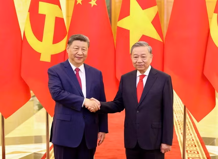 Tổng Bí thư Tô Lâm bắt tay Tổng Bí thư, Chủ tịch nước Trung Quốc Tập Cận Bình trước hội đàm