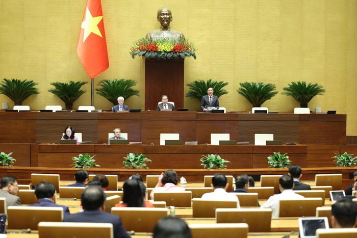 Quốc hội nghe đề xuất giảm giấy phép kinh doanh 25 ngành, nghề