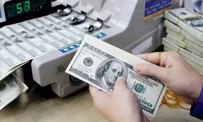 Tỷ giá USD/VND ngày 2/6: Chợ đen tiếp tục “xả nhiệt”, USD ngân hàng đảo chiều đi lên
