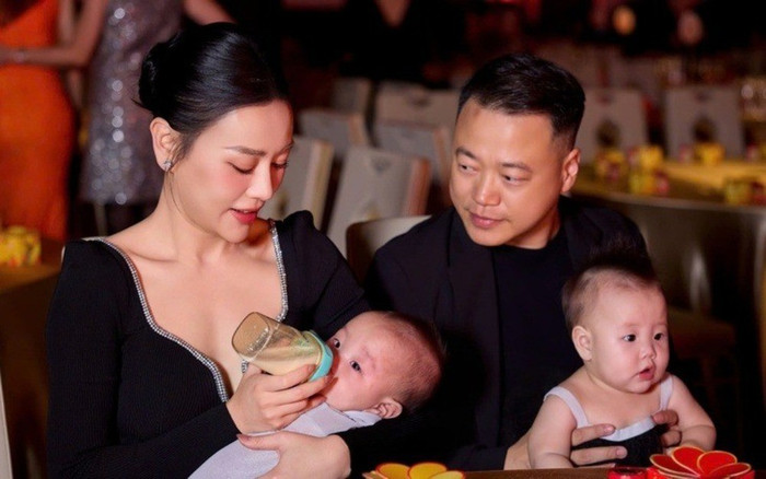 Ông xã của Phương Oanh cũng được nhận xét là ngày càng phong độ và trẻ trung. Dù hiện đã là ông bố bốn con, Shark Bình vẫn nhận nhiều lời khen nhờ vẻ ngoài “xì-teen” cùng sự dễ thương, gần gũi 00055502c07d1ae9b0b4126b24d0ad2a-1855.jpg